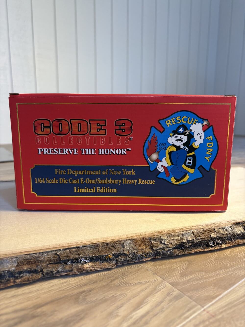 Code 3 FDNY Rescue 4 Heavy Rescue 1:64 #12692 LE #1041/5004 NIB COA